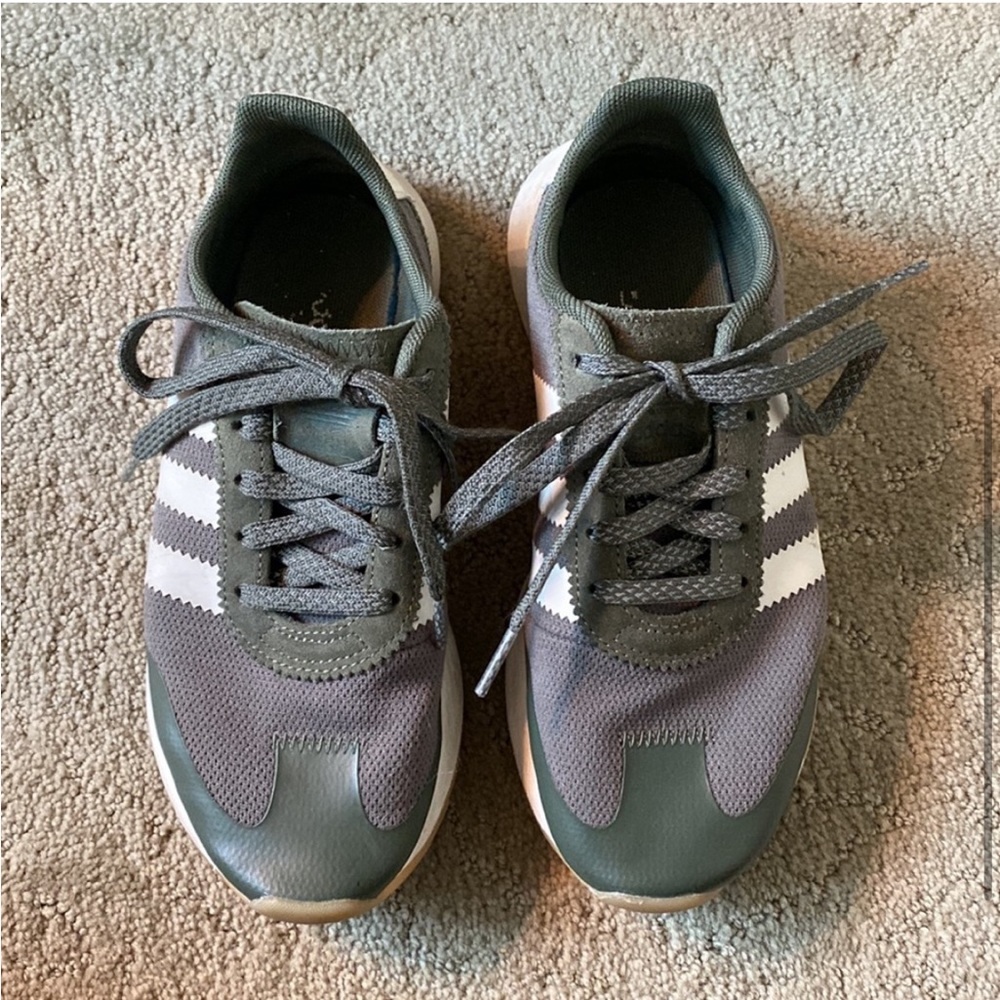 Adidas Sneakers